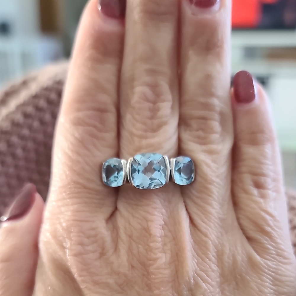 Elegant Silver and Blue Gemstone Ring